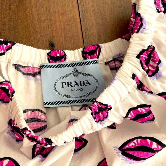 Prada all over kiss print cotton poplin off the shoulder dress - Picture 7 of 10